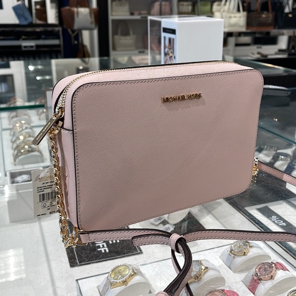 Michael Kors Jet Set Item Large East West Zip Crossbody Leather Powder Blush
NWT - Picture 13 of 16